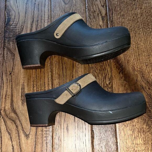 Crocs Womens Brown Shoes Size 8 Tan Mule Clog Heel Rubber Washable Closed Toe - Picture 3 of 6